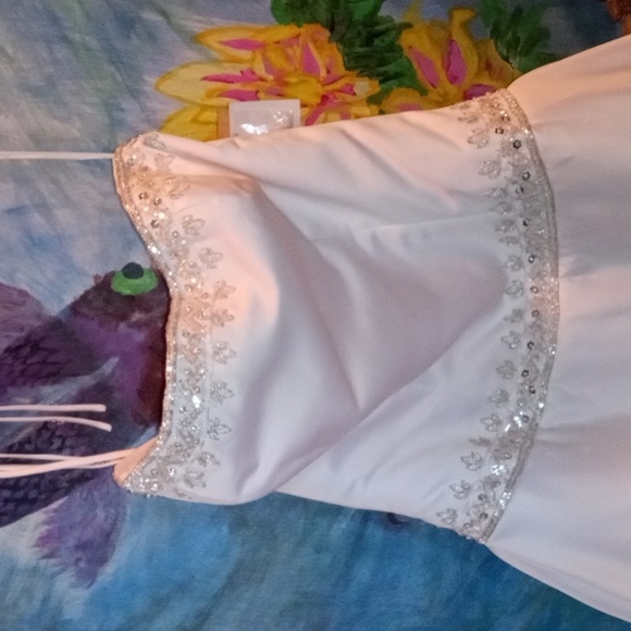 White silver strap / strapless bustled wedding gown new with tags - Picture 2 of 7